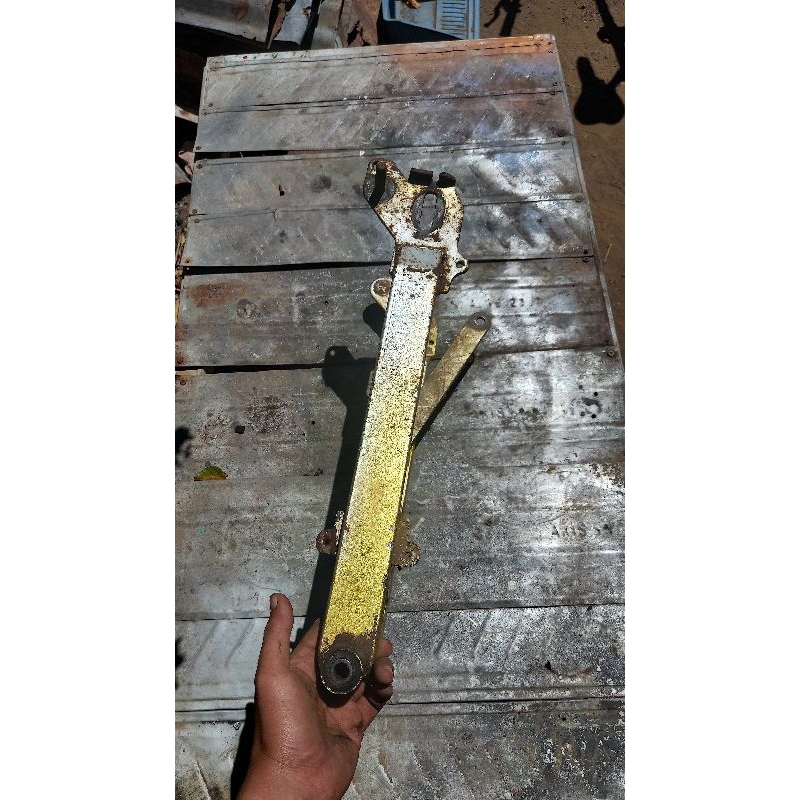 swing arm/arm/lengan ayun suzuki smash lama/110