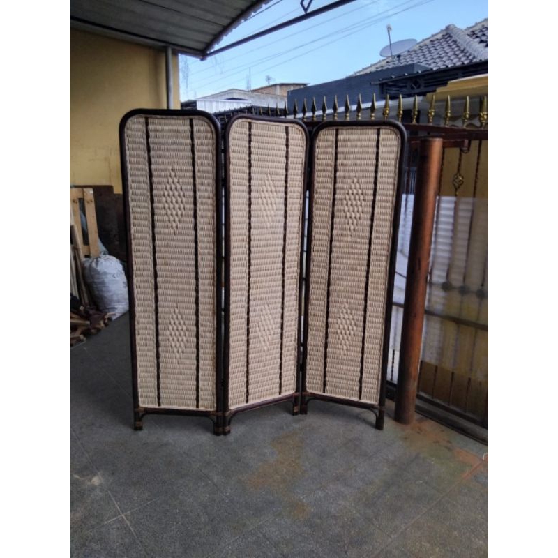 penyekat ruangan rotan/partisi ruangan