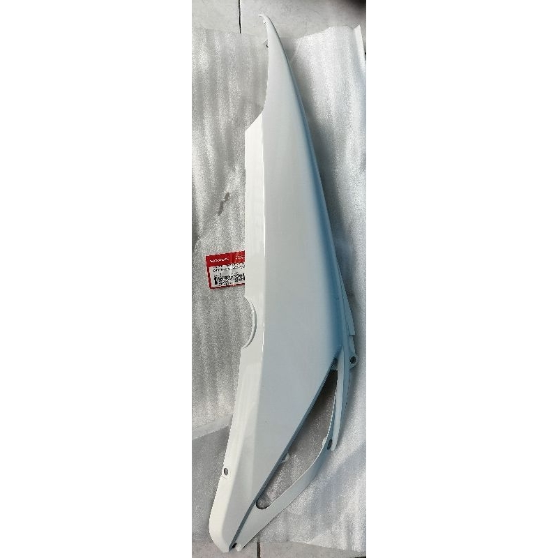 64410-KPH-700FMX COVER BODY KANAN PUTIH SUPRA X 125 ORI AHM