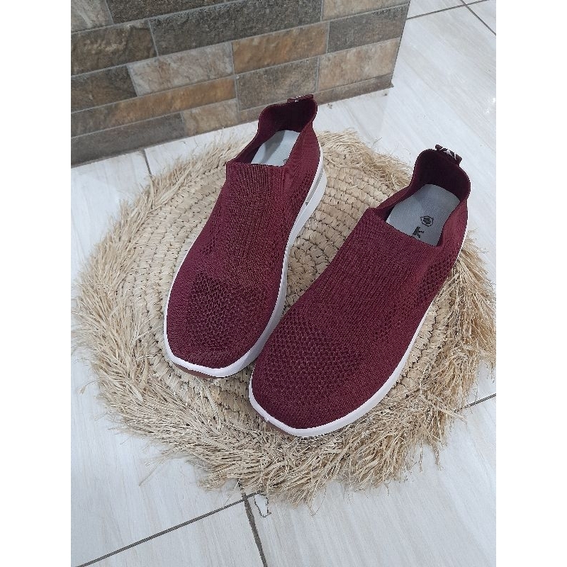 sepatu sport wanita/sepatu tanpa tali