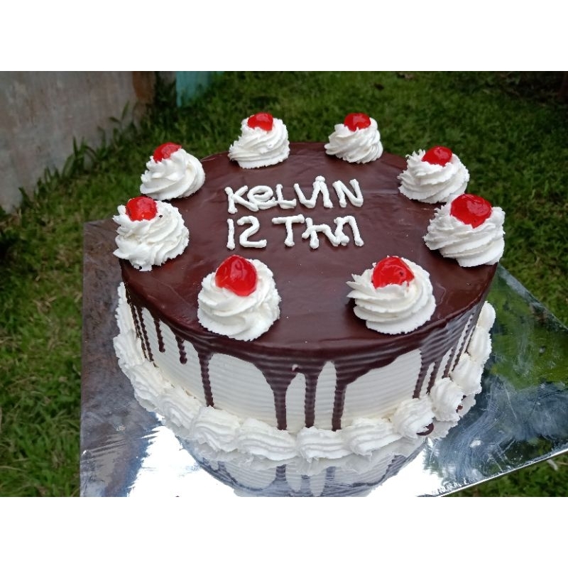 

Kue Blackforest Hias Ulang Tahun – Full Cream, Cokelat Lumer, Bisa Custom Tulisan