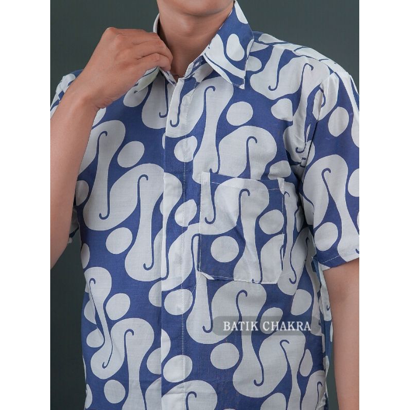 Hem batik pria BIRU PUTIH lengan pendek non furing bahan katun motif terbaru