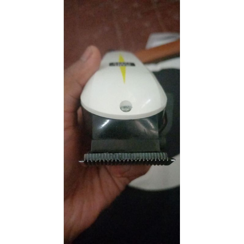 Alat pemotong rambut WAHL Second