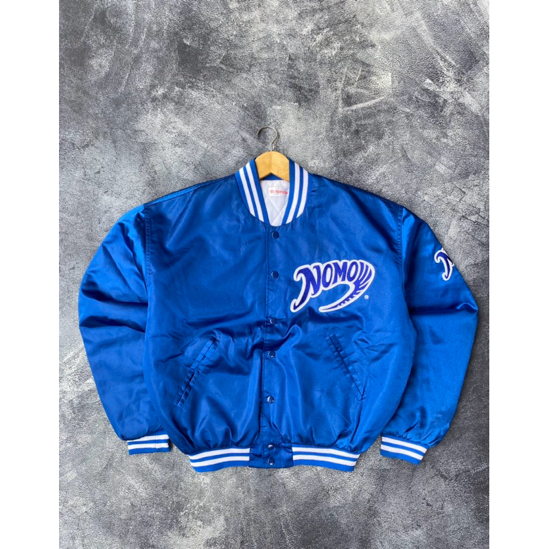 Varsity NOMO Bahan Satin