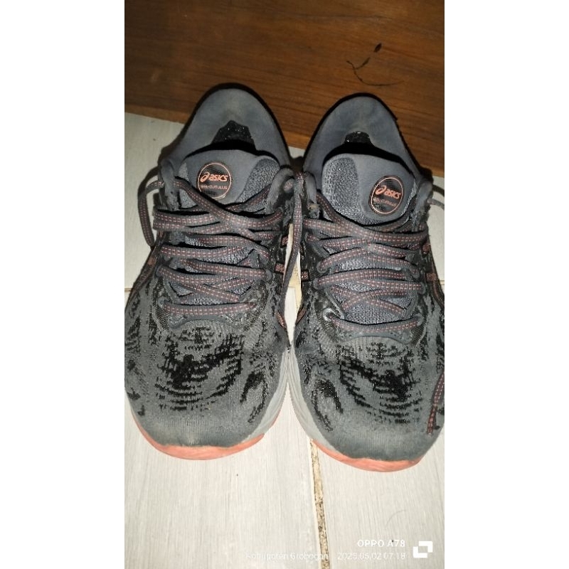 PRELOVED SEPATU OLAHRAGA RUNNING ASICS ORI BRANDED