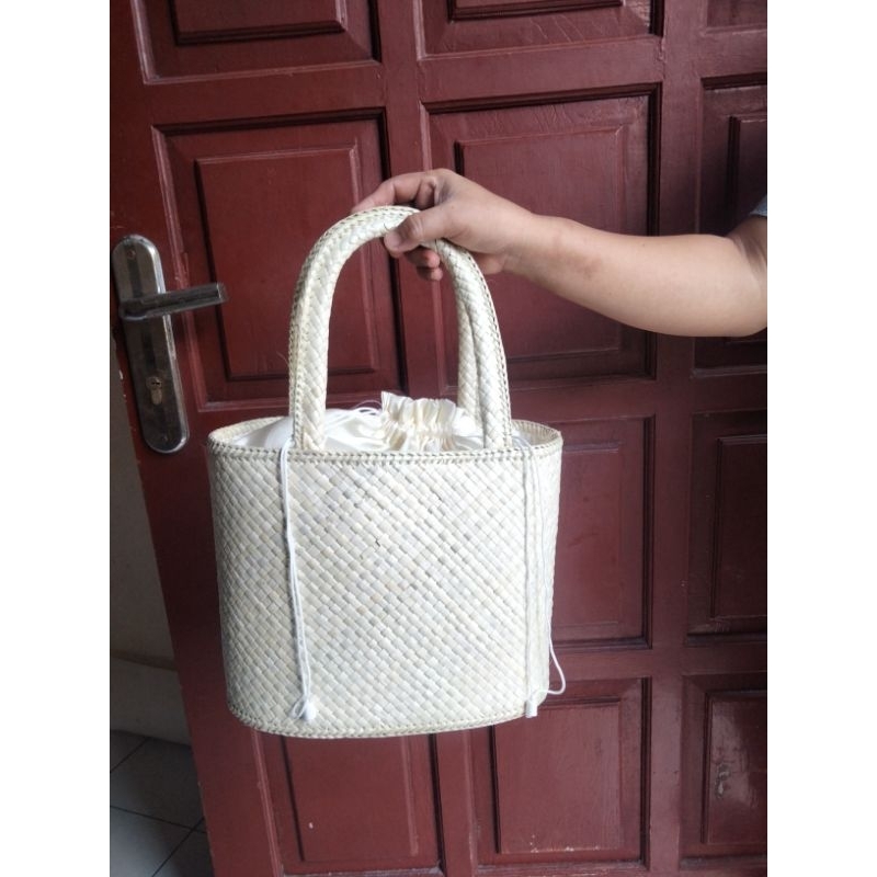 

Tas pandan bakul 13x21x28 cm