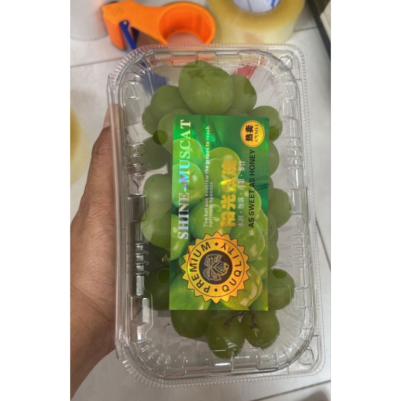 

anggur Shine Muscat manis / buah anggur Muscat import / 500 gr