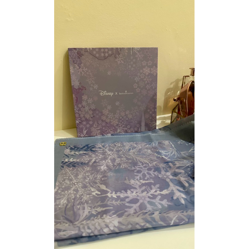 BUTTON SCARVES x Disney Frozen