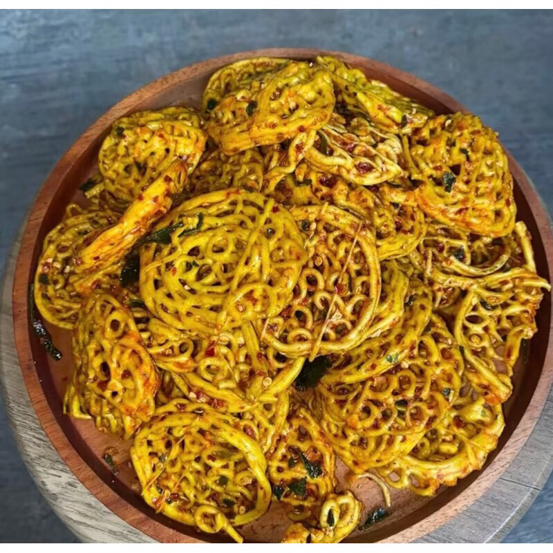 

HOT PROMO kerupuk mie pedas daun jeruk/original daun jeruk kemasan 500gr 250gr 1KG