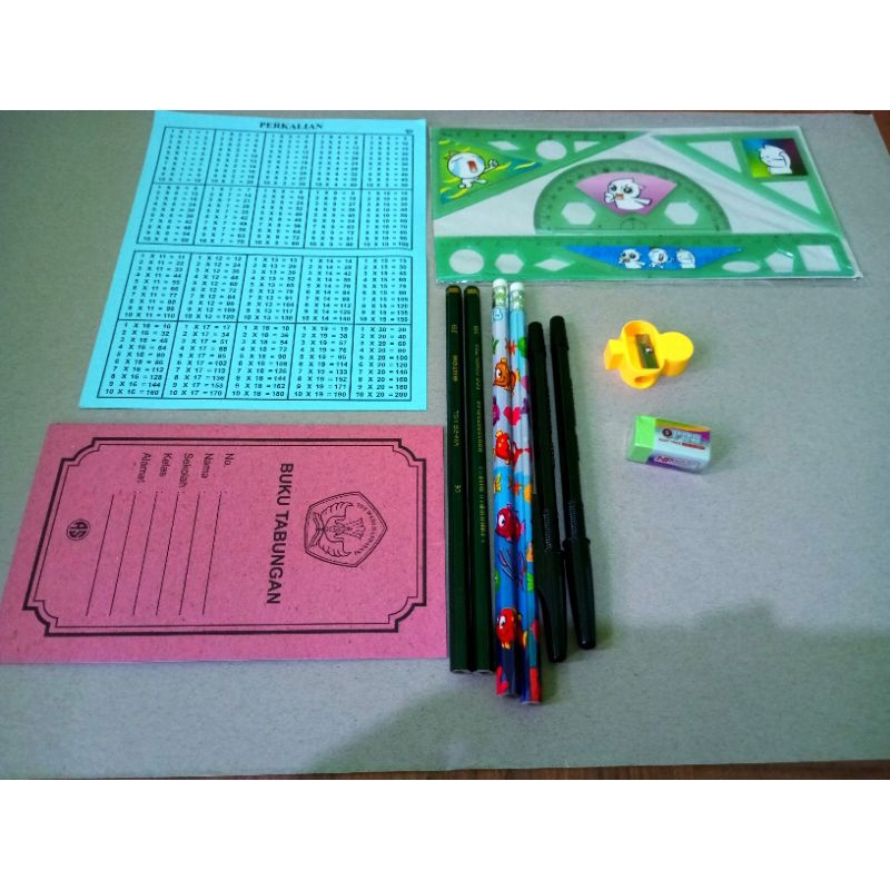 

alat tulis satu set udah lengkap dengan 8 mcam lengkap perkalian buku tabungan dan penggaris set