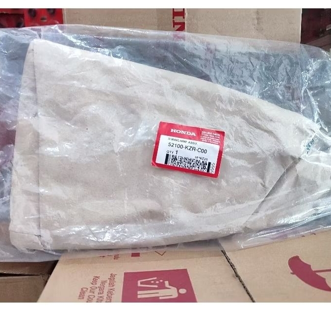 52100-KZR-C00 Swing Arm Assy Vario 125, Vario 150 Original AHM