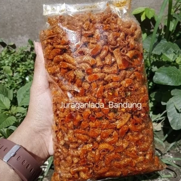 

Cemilan Seblak viral Makaroni Kriyuk 1KG Bumbu Cikruh Pedas Daun Jeruk