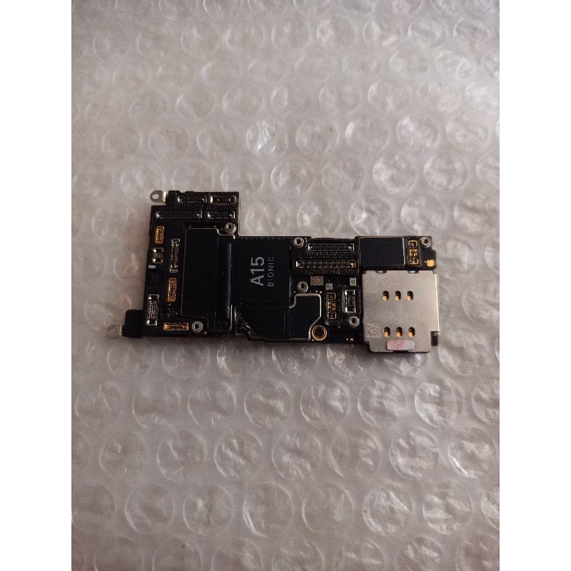 Mesin IPHONE 13 PRO MAX agak bengkok mati matot (perawan)