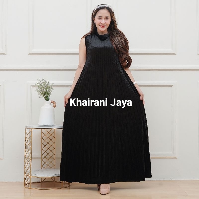 Inner tanpa lengan dress plisket bludru panjang