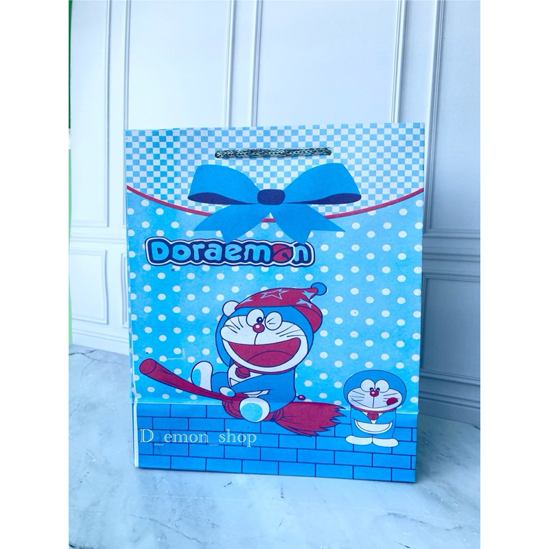 

Paper bag motif doraemon / paperbag / tas souvenir