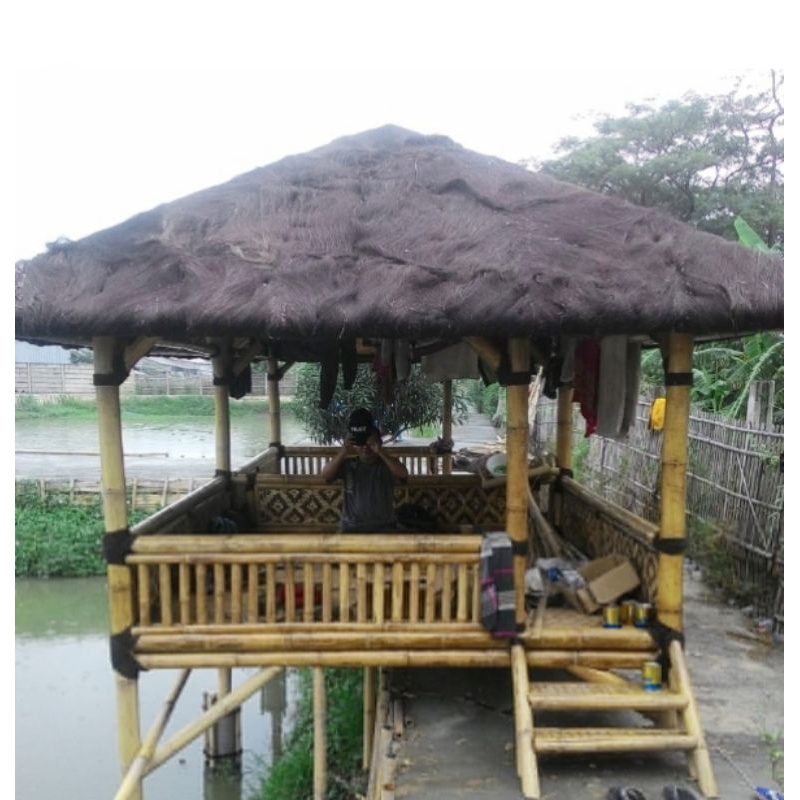 Saung gajebo. saung tempat bersantai. saung bambu