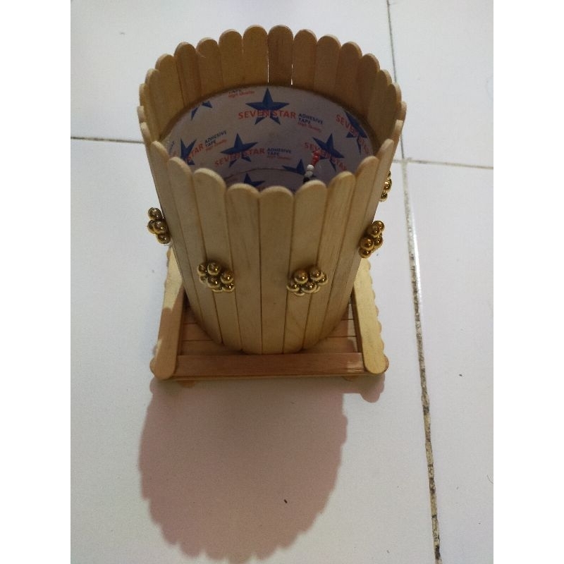 

Tempat pencil dari stik ice cream