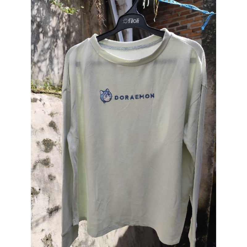 Uniqlo Sweater / Kaos Lengan Panjang Doraemon