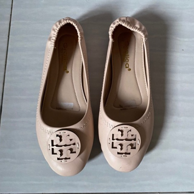 PRELOVED - FLAT SHOES GRATICA 38 KREM