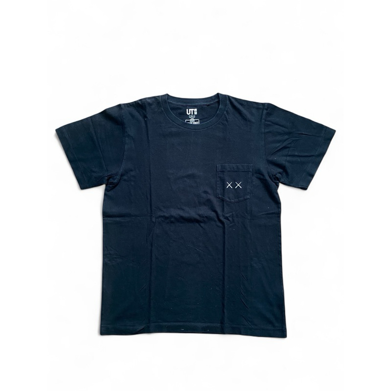 Kaos Uniqlo x Kaws x Sesame street pocket