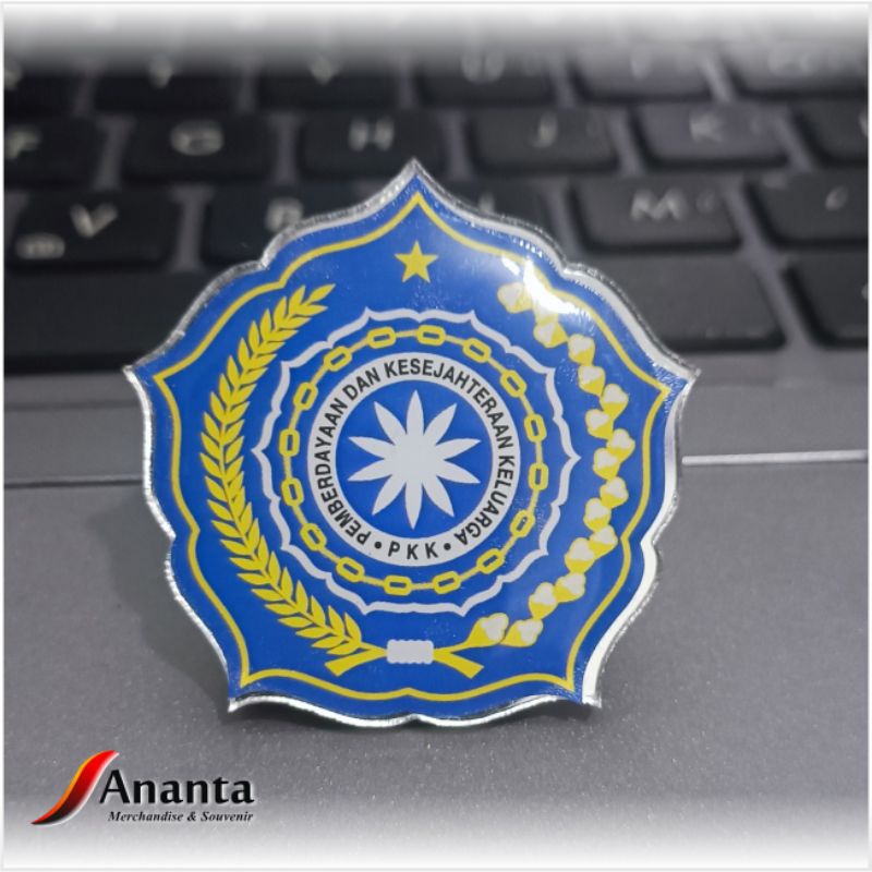Pin PKK bahan akrilik