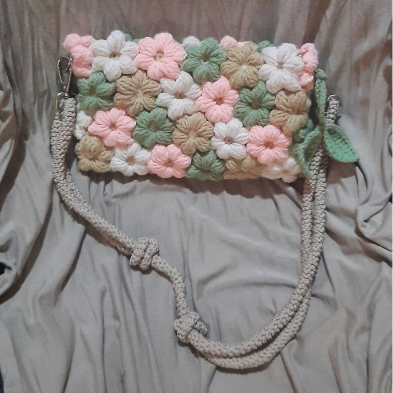 Tas rajut motif Bunga puff / sling bag flowers
