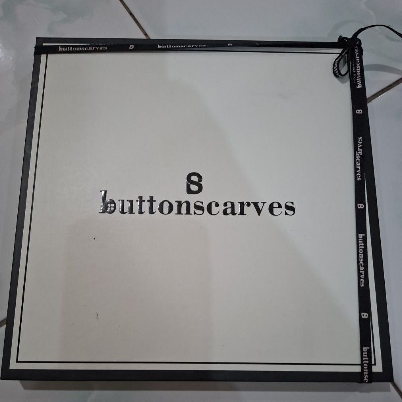 

Preloved Hardbox Kotak Jilbab Branded