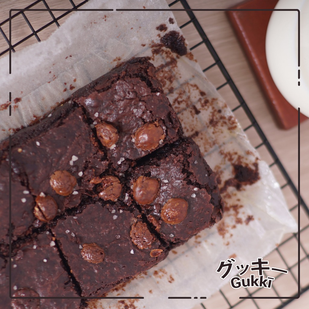

Gunnies (Gukkī Brownies) - Large Fudgy Brownie - Free Topping - 20x10cm