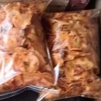 

Keripik Singkong Pedas Gurih – Camilan Renyah Bikin Nagih!