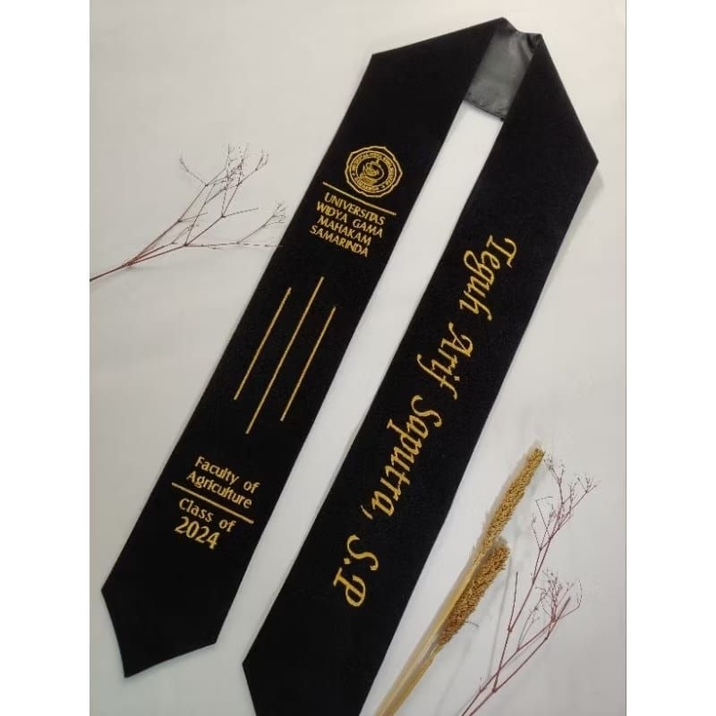 selempang wisuda premium bordir nama dan gelar model 2 lapis d pake d leher tidak tipis dan tidak te
