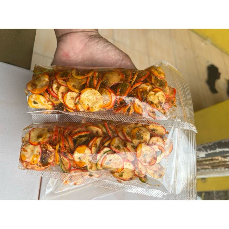 

kerupuk seblak daun jeruk kemasan 50gr (20pcs)