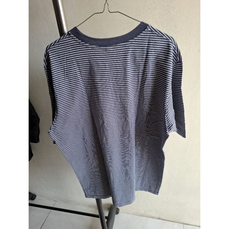 kaos uniqlo garis-garis