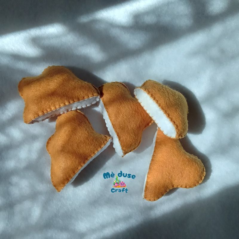 (SATUAN) Nugget utuh dan nugget belah felt food boneka dari kain flanel