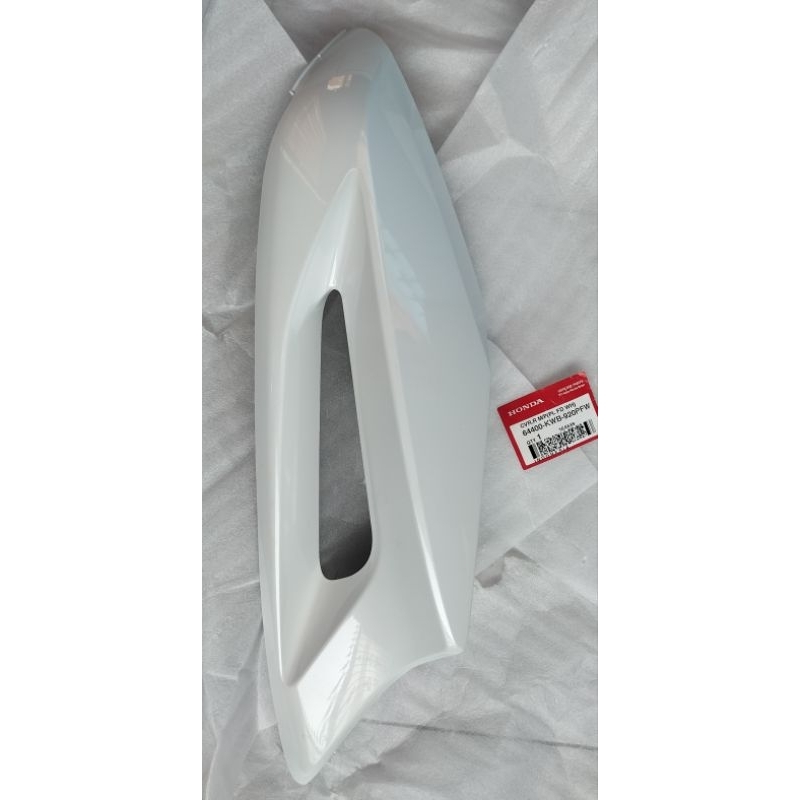 64400-KWB-920PFW COVER Sayab Kanan atas Honda Blade Putih ORI AHM