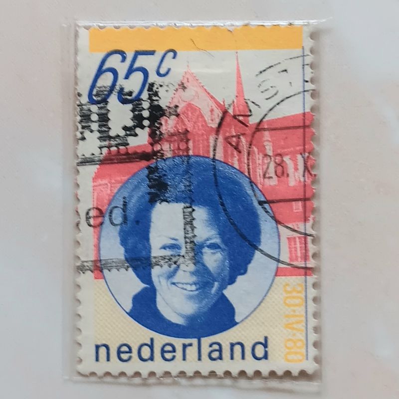 

(AE) Perangko Belanda 1981 Installation of Queen Beatrix - Queen Beatrix and New Church, Amsterdam 65 cent Used