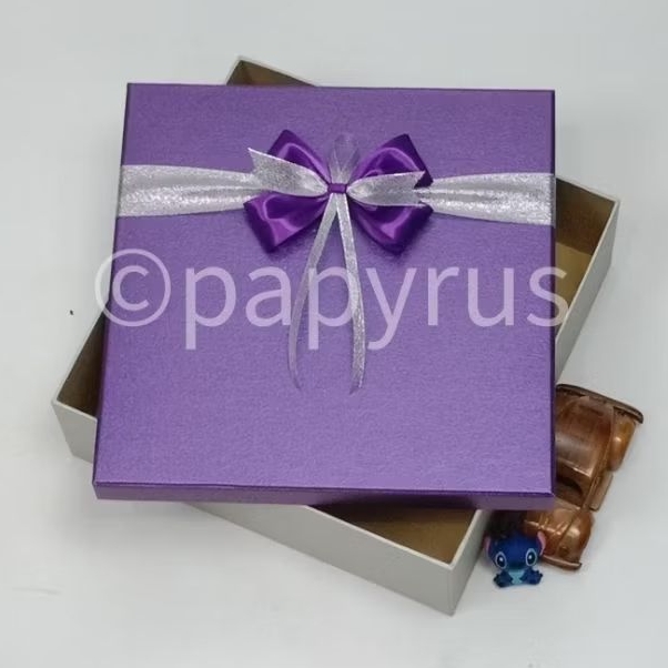 

PAPYRUS Kombinasi 30x30 Tinggi 10cm Kotak Kado Gift Box V1
