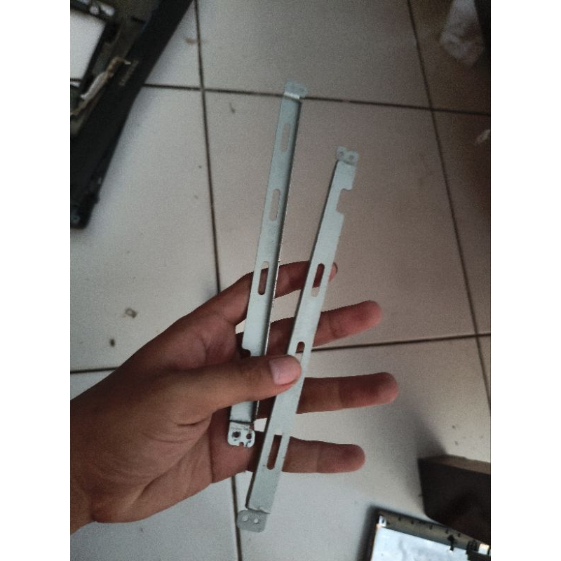 dudukan lcd laptop Samsung rv410 ori