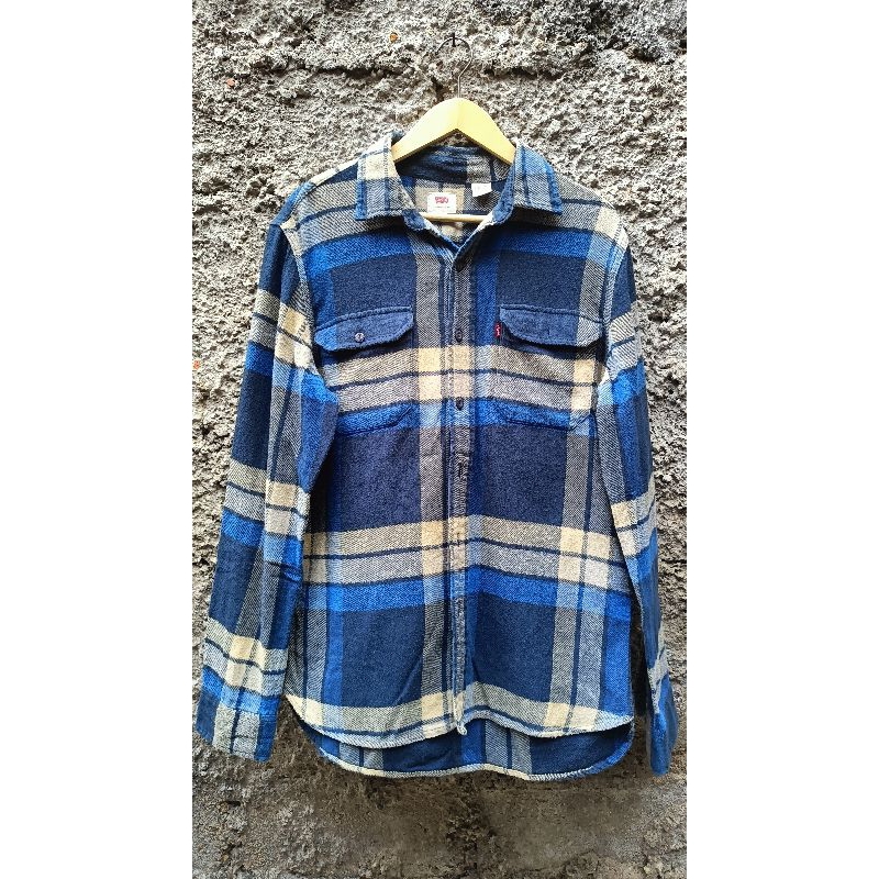 LEVIS Kemeja Flanel Thrift Preloved // Branded // Premium