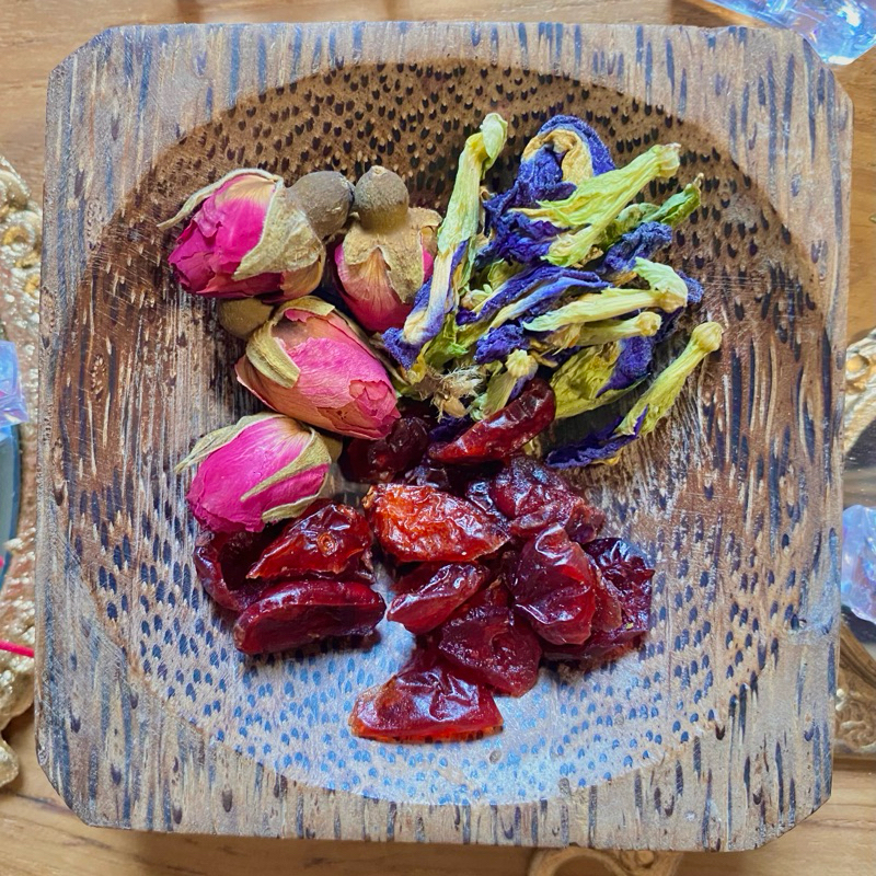 

Pawtionista Rose, Butterfly Pea & Cranberry tea blend