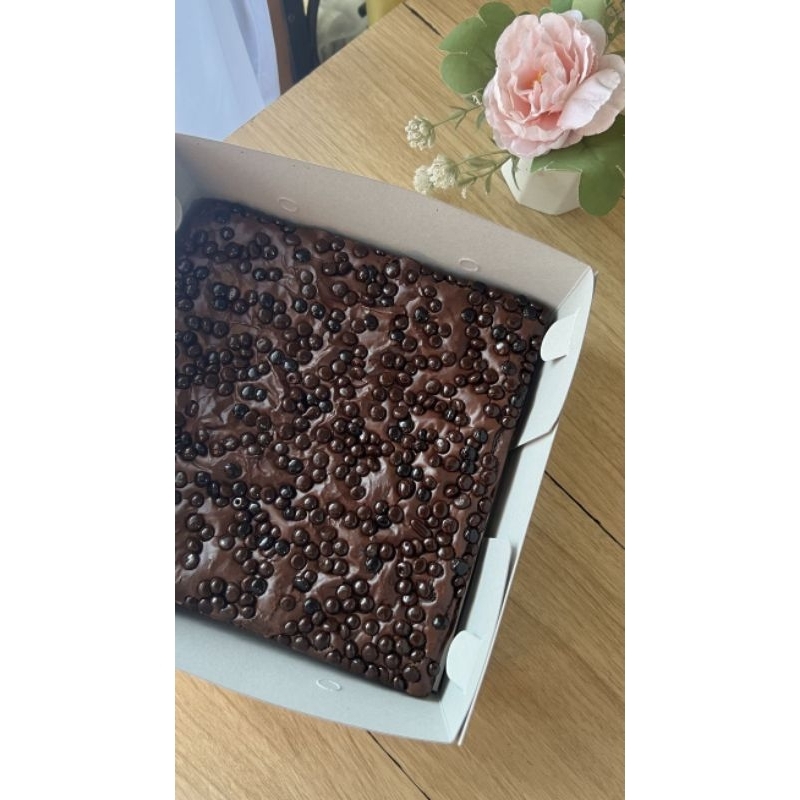 

fudgy brownies choco chips ukuran 20×20 (uk besar)