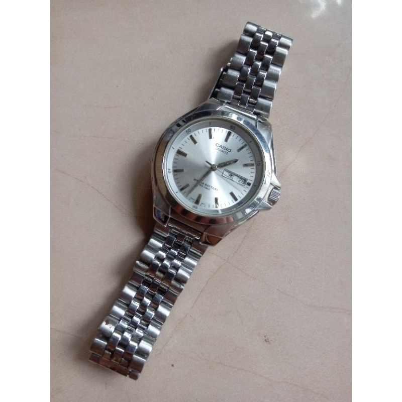 Vintage Casio MTP1228D Men's Watch with Stainless steel strap