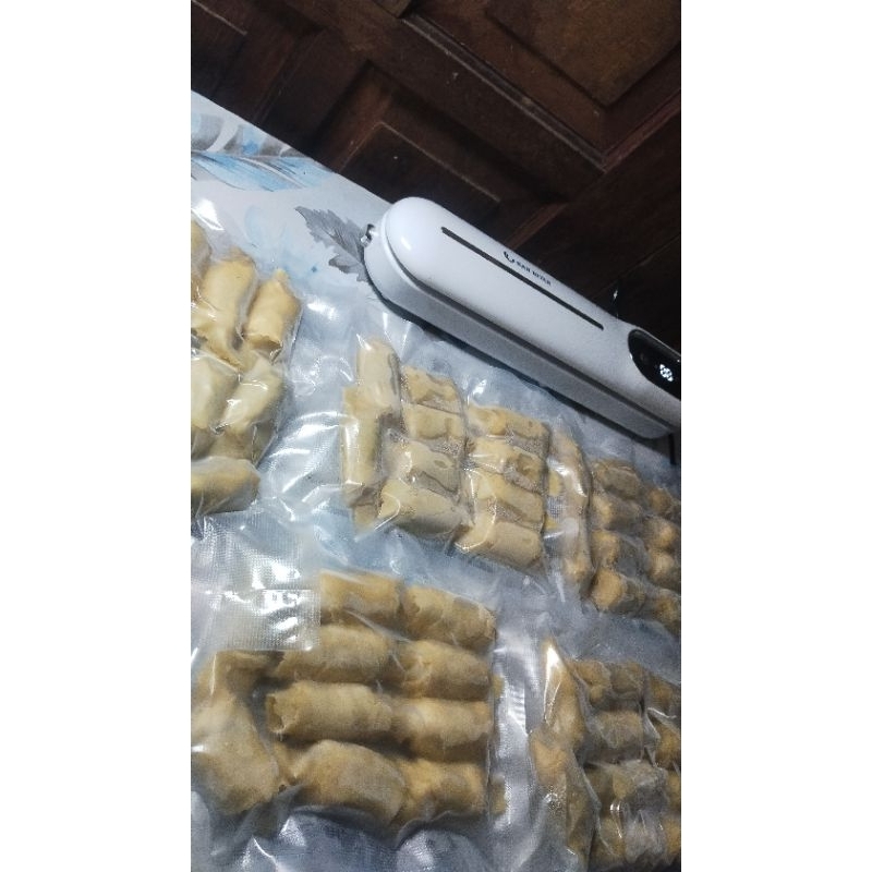 

MOLEN PISANG COKLAT / MOLEN COKLAT / MOLEN PISANG COKLAT LUMER / PISANG COKLAT / FROZEN FOOD 1 PACK ISI 10 PCS