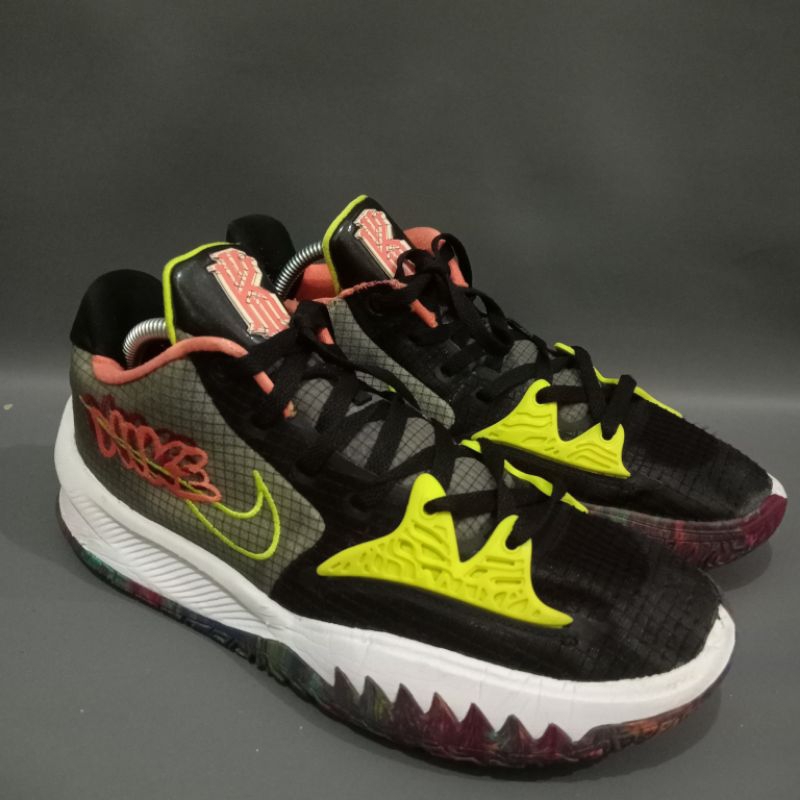 Sepatu bekas sepatu nike bekas sepatu basket sepatu olahraga