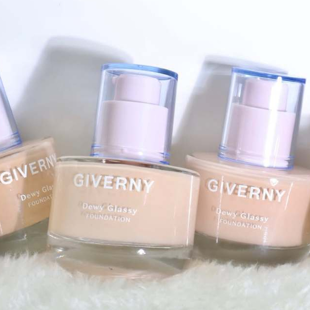 Giverny Dewy Glassy Foundation