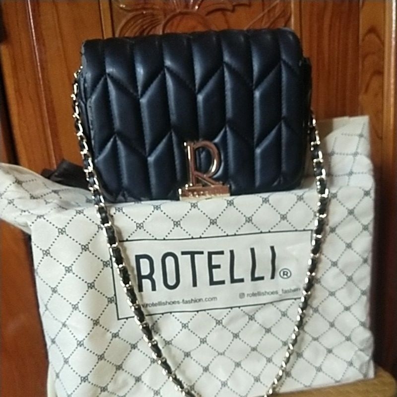 Tas rotelli warna hitam with deffect