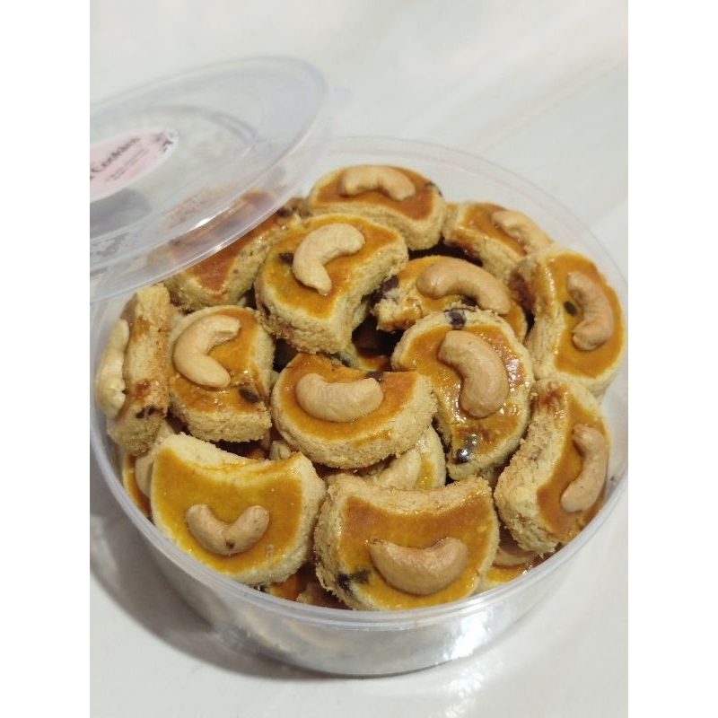 

Kue kacang with choco chips