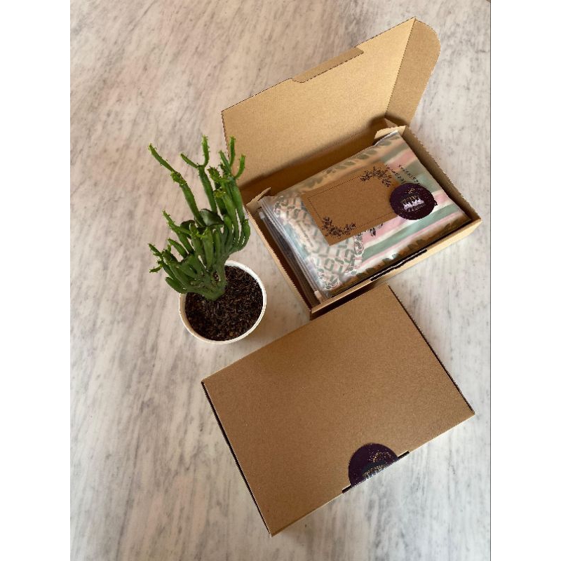 

Custom Box Hampers By Saree.Sleepwear