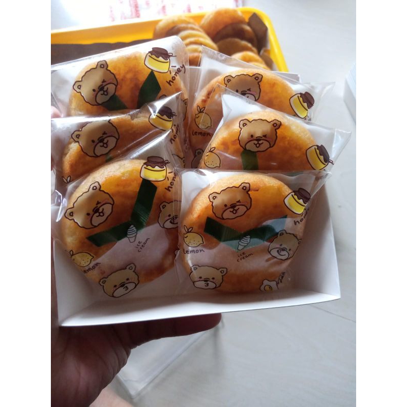 

wingko/jajanan/oleh oleh/kue/tradisional/semarang isi 10pcs