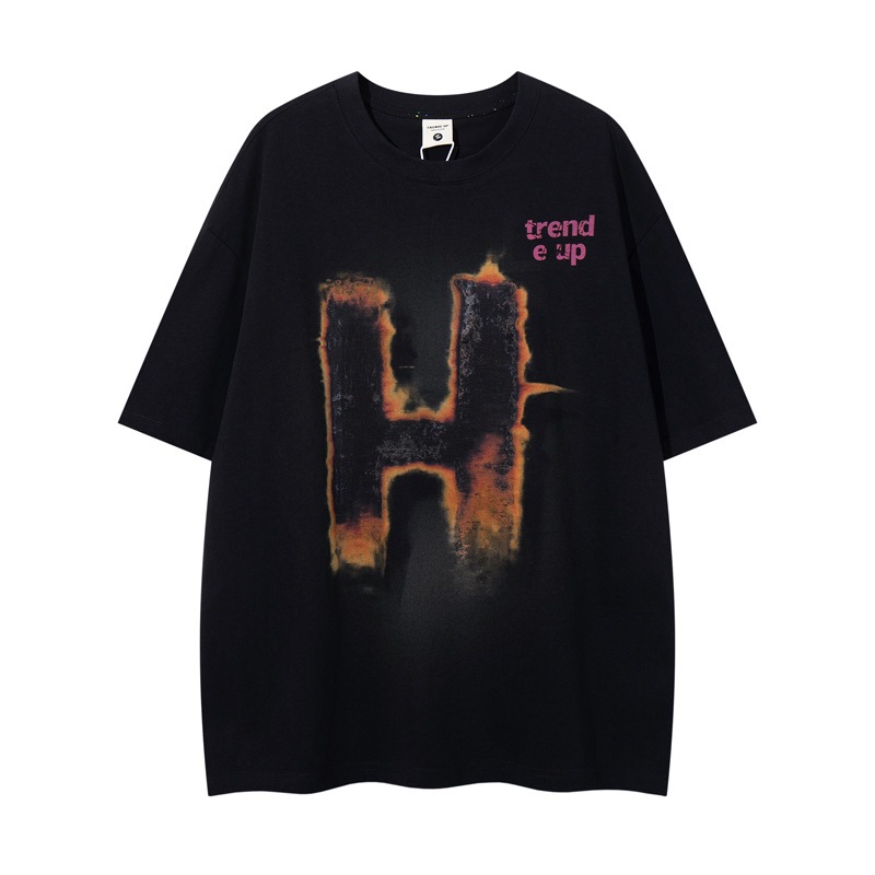 Kaos Pria Premium - Bahan Sejuk & Anti Gerah, Desain Grafiti Api & Teks (Hitam/Putih)