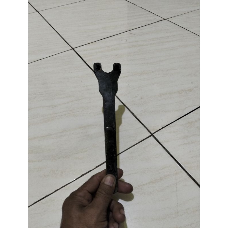 KUNCI GERINDA 7INC KONDISI BARANG MASIH BAGUS ORIGINAL